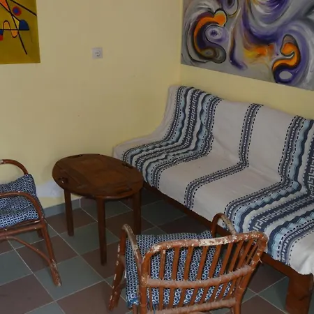 Haus In Privatgrundstueck Bei Amaniou