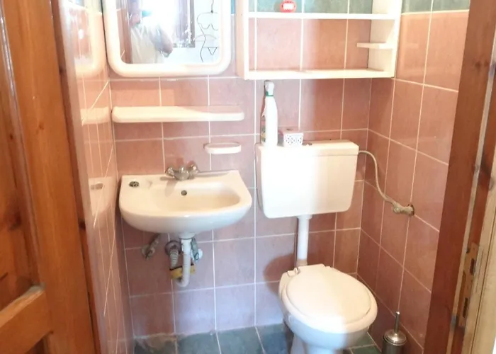 Haus In Privatgrundstueck Bei