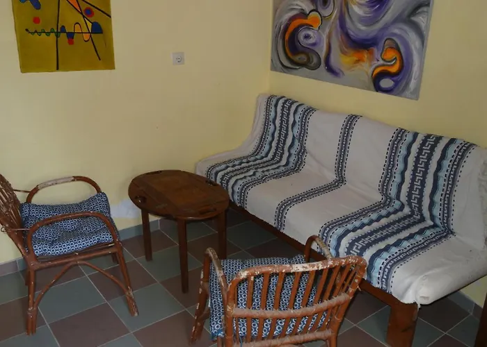 Haus In Privatgrundstueck Bei Amaniou